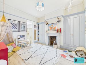 Living Room- click for photo gallery